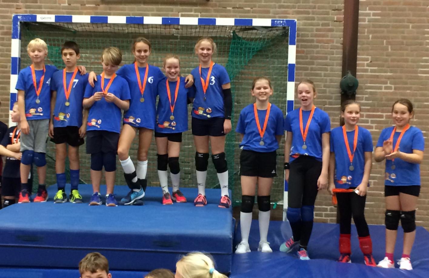 Minis X1 en X2 op het podium